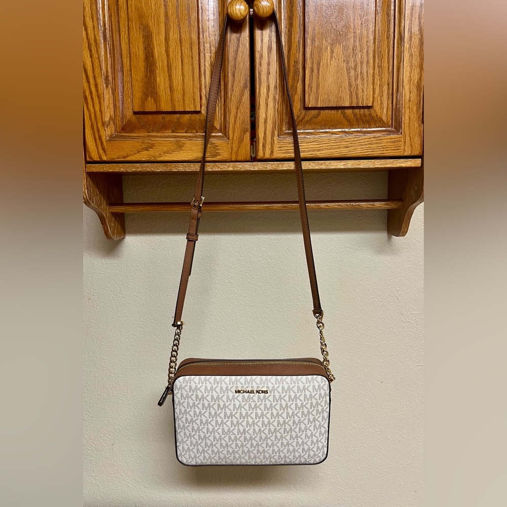 Michael Kors Jet Set Large Printed Logo Crossbody Bag -LIKE NEW CONDITION! - Picture 2 of 16
